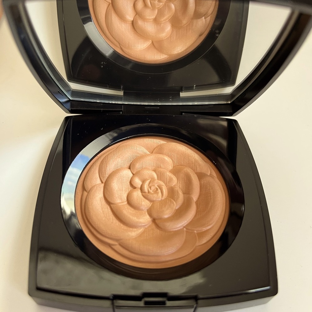Chanel Illuminating Powder w brush applicator “Lumiere D’Ete” New, never used